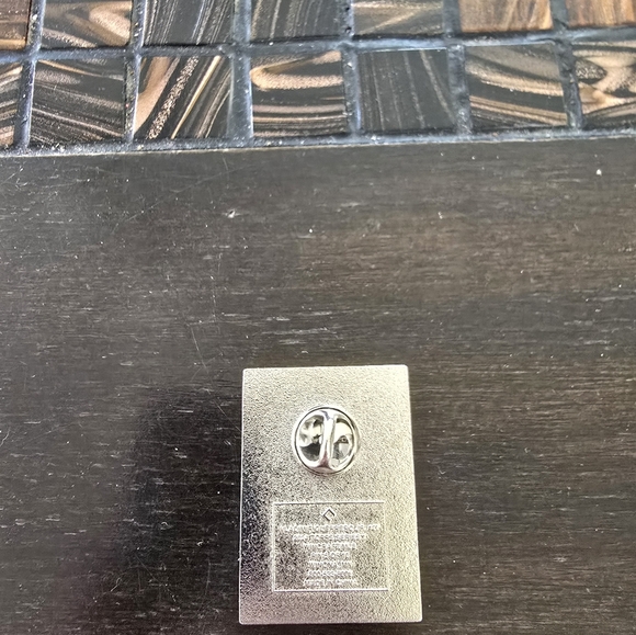 2024 Topps Oversized Yordan Alvarez Card & Vladimir Guerrero Jr Pin - Picture 4 of 4